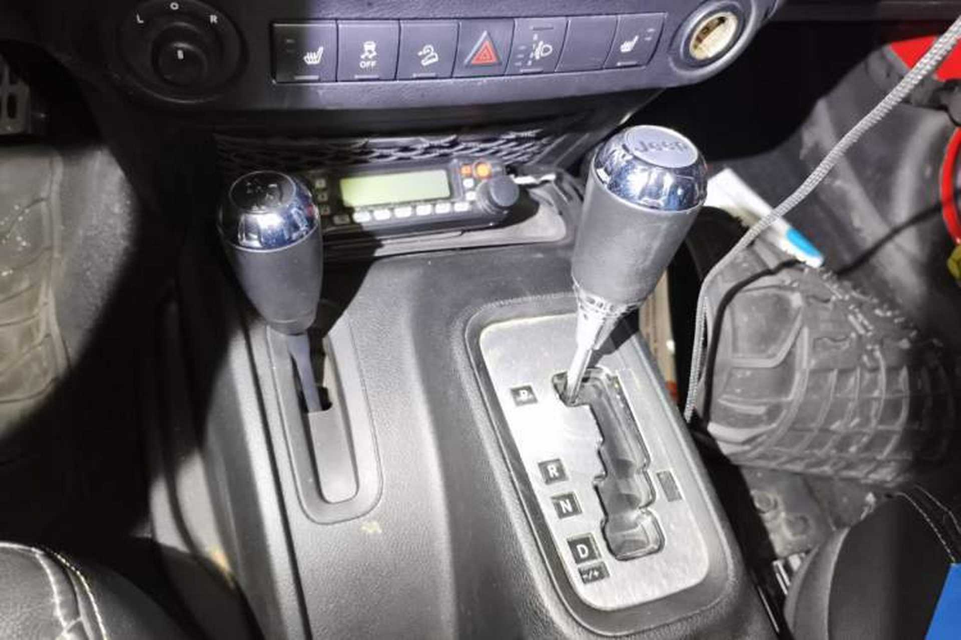 Used Jeep Wrangler 2017 3.6L Rubicon Four-Door Comfort Edition Gear Lever