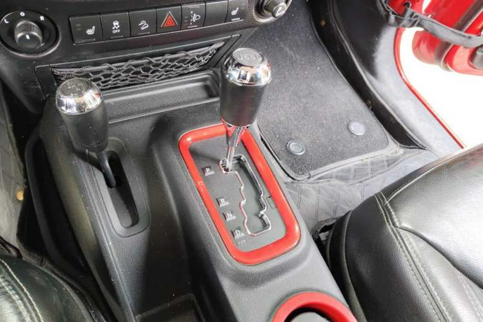 Used Jeep Wrangler 2017 3.0L Sahara Four-Door Comfort Edition Gear Lever