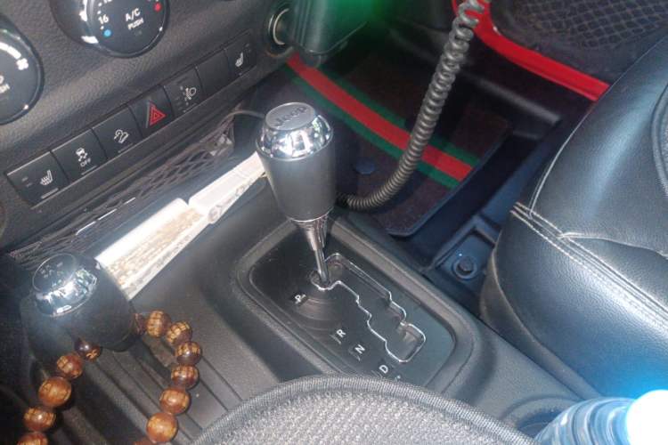 Used Jeep Wrangler 2017 3.0L Sahara Four-Door Comfort Edition Gear Lever
