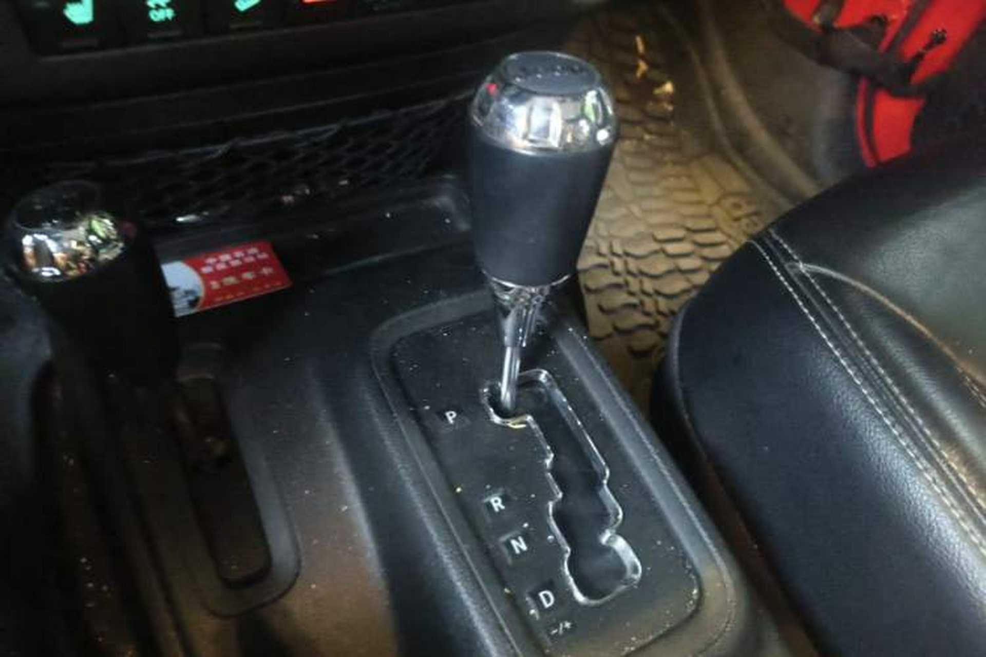 Used Jeep Wrangler 2017 3.0L Sahara Four-Door Comfort Edition Gear Lever