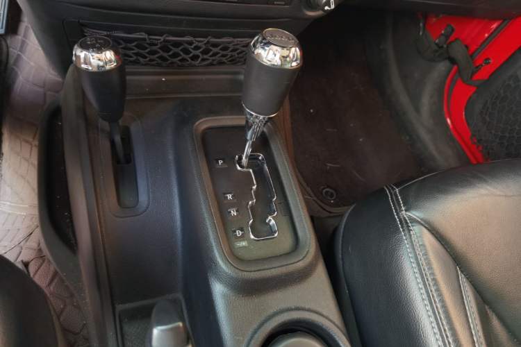 Used Jeep Wrangler 2017 3.0L Sahara Four-Door Comfort Edition Gear Lever