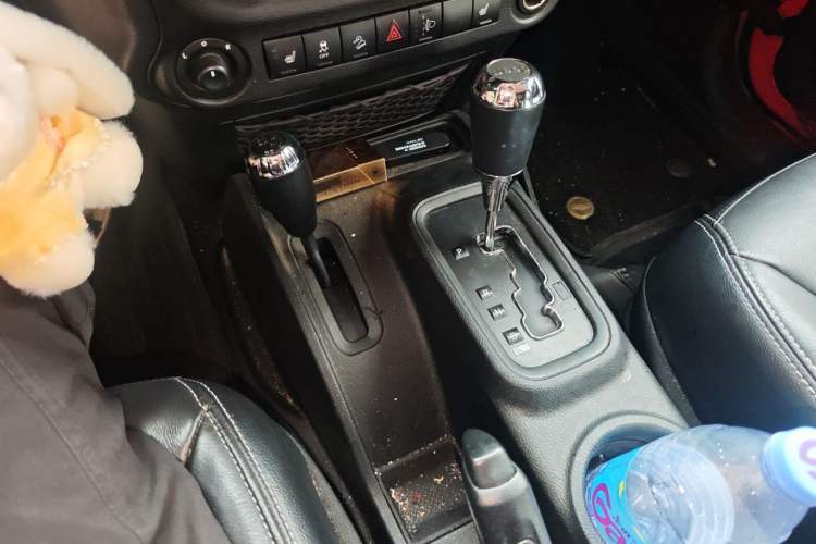 Used Jeep Wrangler 2017 3.0L Sahara Four-Door Comfort Edition Gear Lever