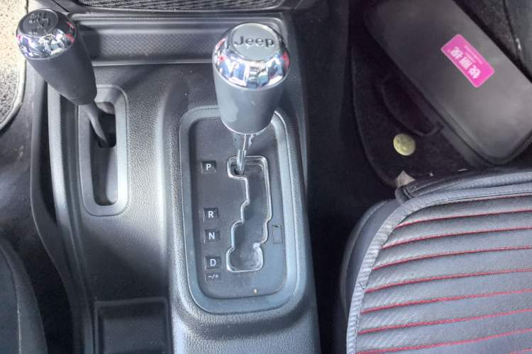 Used Jeep Wrangler 2017 3.6L Rubicon Two-Door Comfort Edition Gear Lever