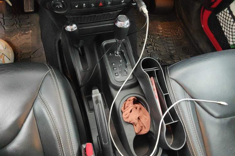 Used Jeep Wrangler 2017 3.6L Rubicon Four-Door Comfort Edition Gear Lever