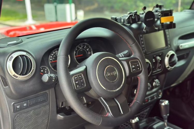 Used Jeep Wrangler 2017 3.6L Rubicon Four-Door Comfort Edition Interior 1