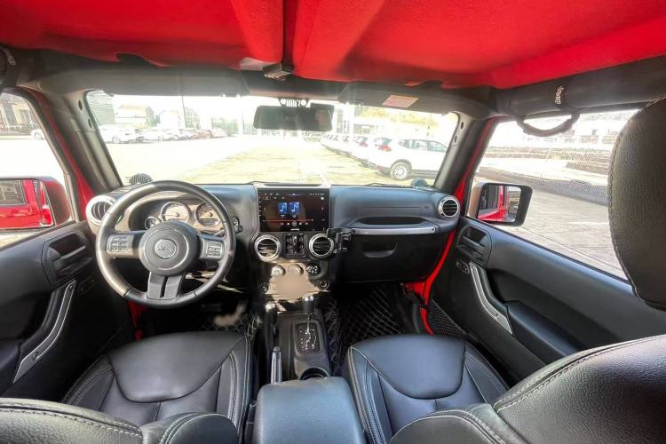 Used Jeep Wrangler 2017 3.6L Rubicon Four-Door Comfort Edition Interior 1