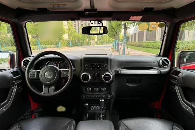 Used Jeep Wrangler 2017 3.0L Sahara Four-Door Comfort Edition Interior 1