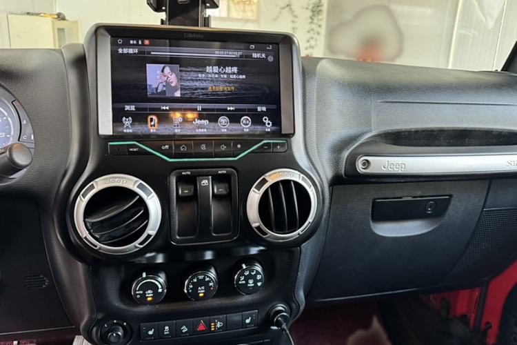 Used Jeep Wrangler 2017 3.6L Rubicon Two-Door Comfort Edition Interior 2