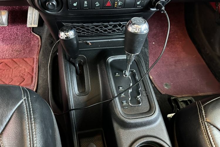 Used Jeep Wrangler 2017 3.6L Rubicon Two-Door Comfort Edition Interior 3