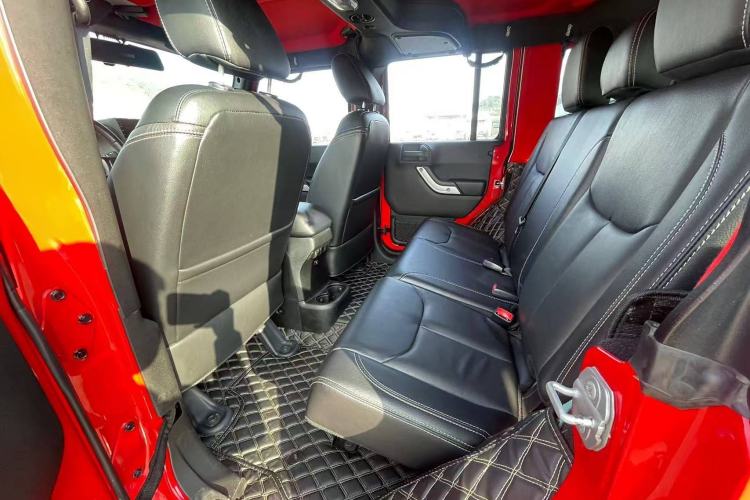 Used Jeep Wrangler 2017 3.6L Rubicon Four-Door Comfort Edition Interior 4