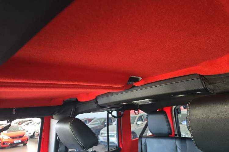 Used Jeep Wrangler 2017 3.6L Rubicon Four-Door Comfort Edition Interior 5