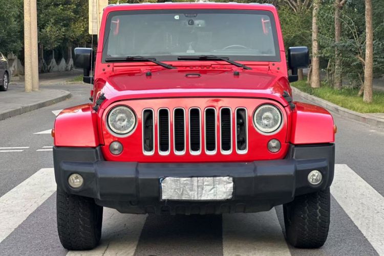 Used Jeep Wrangler 2017 3.0L Sahara Four-Door Comfort Edition Interior 5
