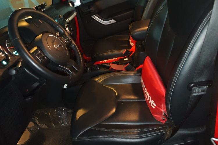Used Jeep Wrangler 2017 3.6L Rubicon Four-Door Comfort Edition Left Front Seat