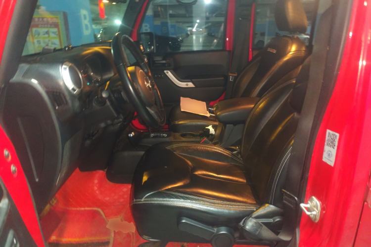 Used Jeep Wrangler 2017 3.0L Sahara Four-Door Comfort Edition Left Front Seat