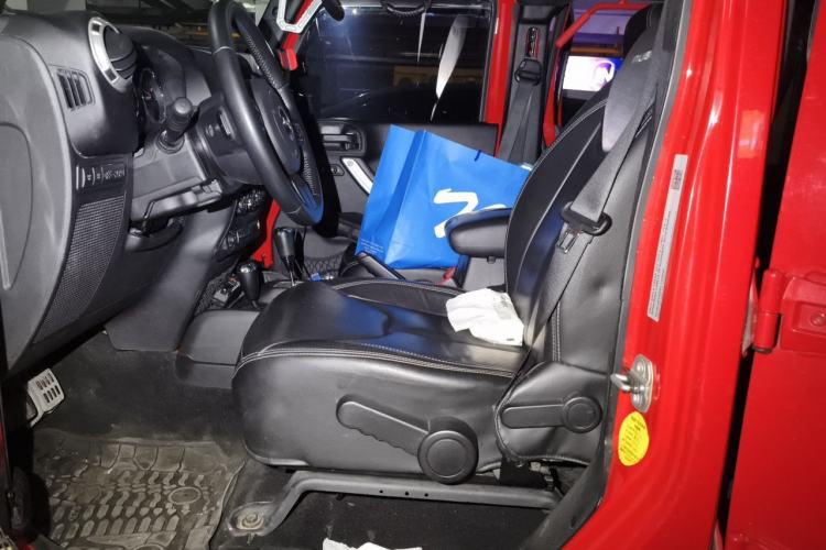 Used Jeep Wrangler 2017 3.6L Rubicon Four-Door Comfort Edition Left Front Seat