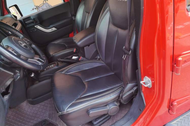 Used Jeep Wrangler 2017 3.0L Sahara Four-Door Comfort Edition Left Front Seat