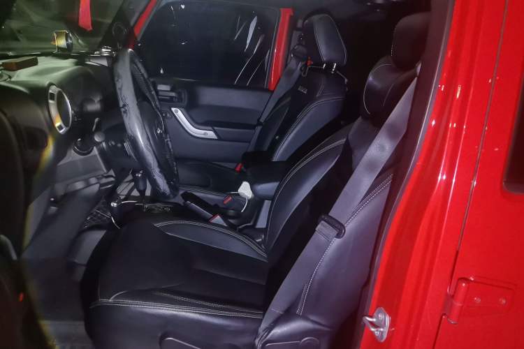 Used Jeep Wrangler 2017 3.0L Sahara Four-Door Comfort Edition Left Front Seat