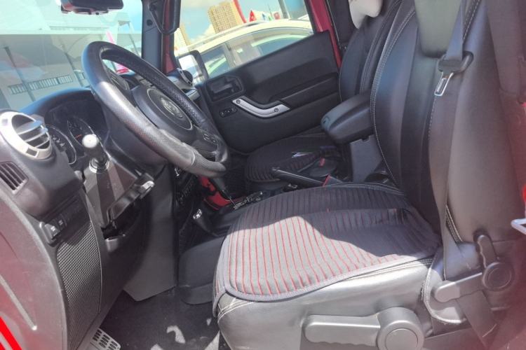 Used Jeep Wrangler 2017 3.6L Rubicon Two-Door Comfort Edition Left Front Seat