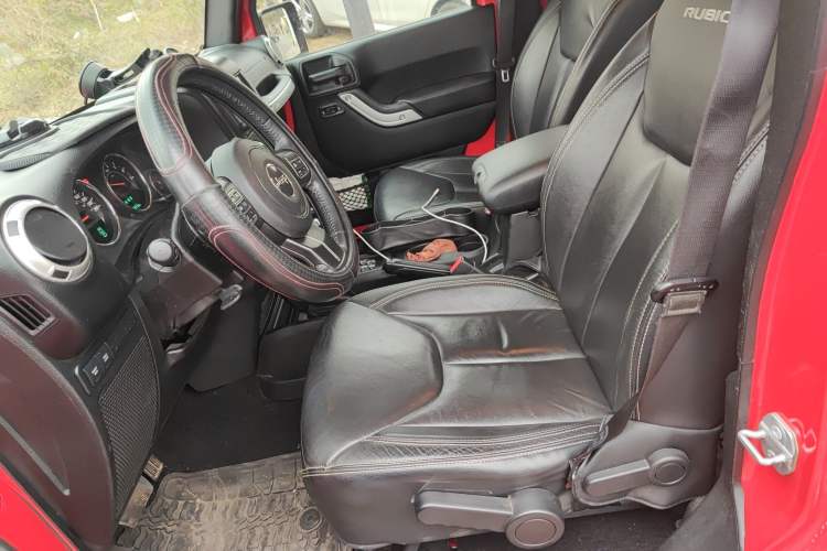Used Jeep Wrangler 2017 3.6L Rubicon Four-Door Comfort Edition Left Front Seat