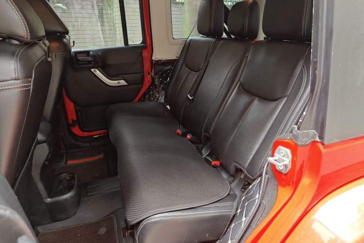 Used Jeep Wrangler 2017 3.0L Sahara Four-Door Comfort Edition Left Rear Seat