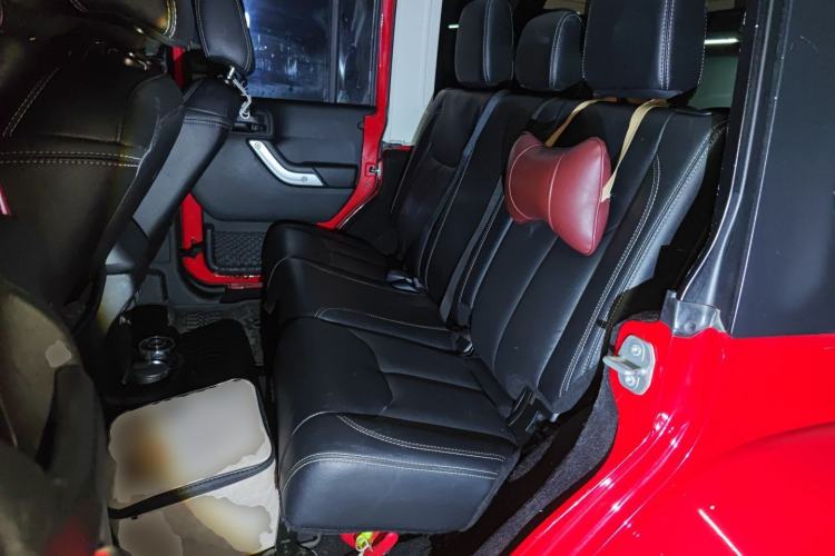 Used Jeep Wrangler 2017 3.0L Sahara Four-Door Comfort Edition Left Rear Seat