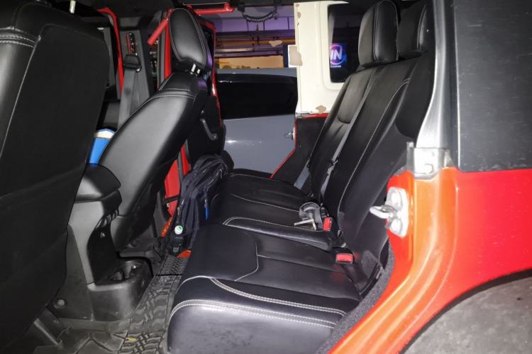 Used Jeep Wrangler 2017 3.6L Rubicon Four-Door Comfort Edition Left Rear Seat