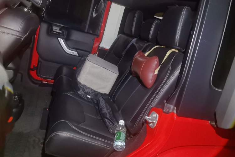 Used Jeep Wrangler 2017 3.0L Sahara Four-Door Comfort Edition Left Rear Seat