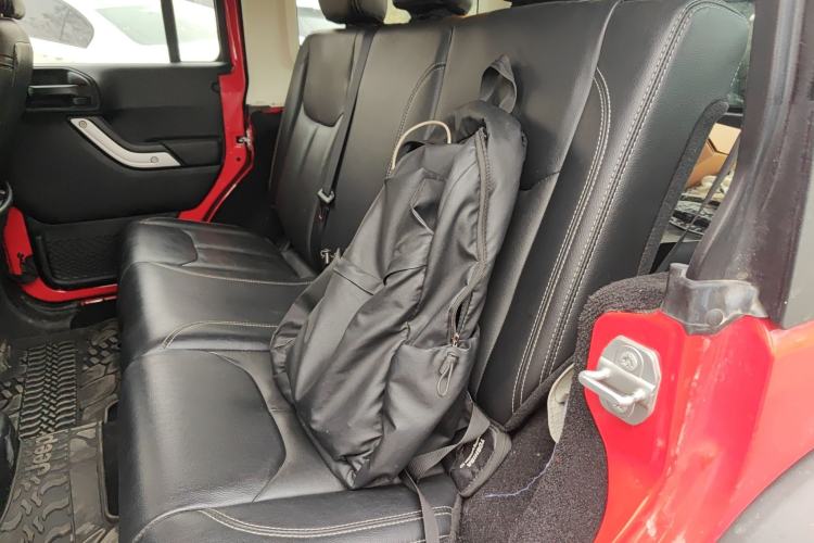 Used Jeep Wrangler 2017 3.6L Rubicon Four-Door Comfort Edition Left Rear Seat