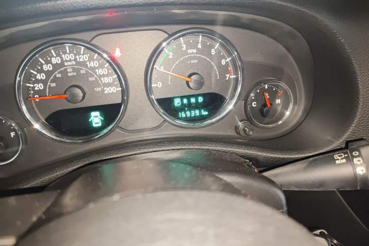 Used Jeep Wrangler 2017 3.6L Rubicon Four-Door Comfort Edition Odometer Close Up