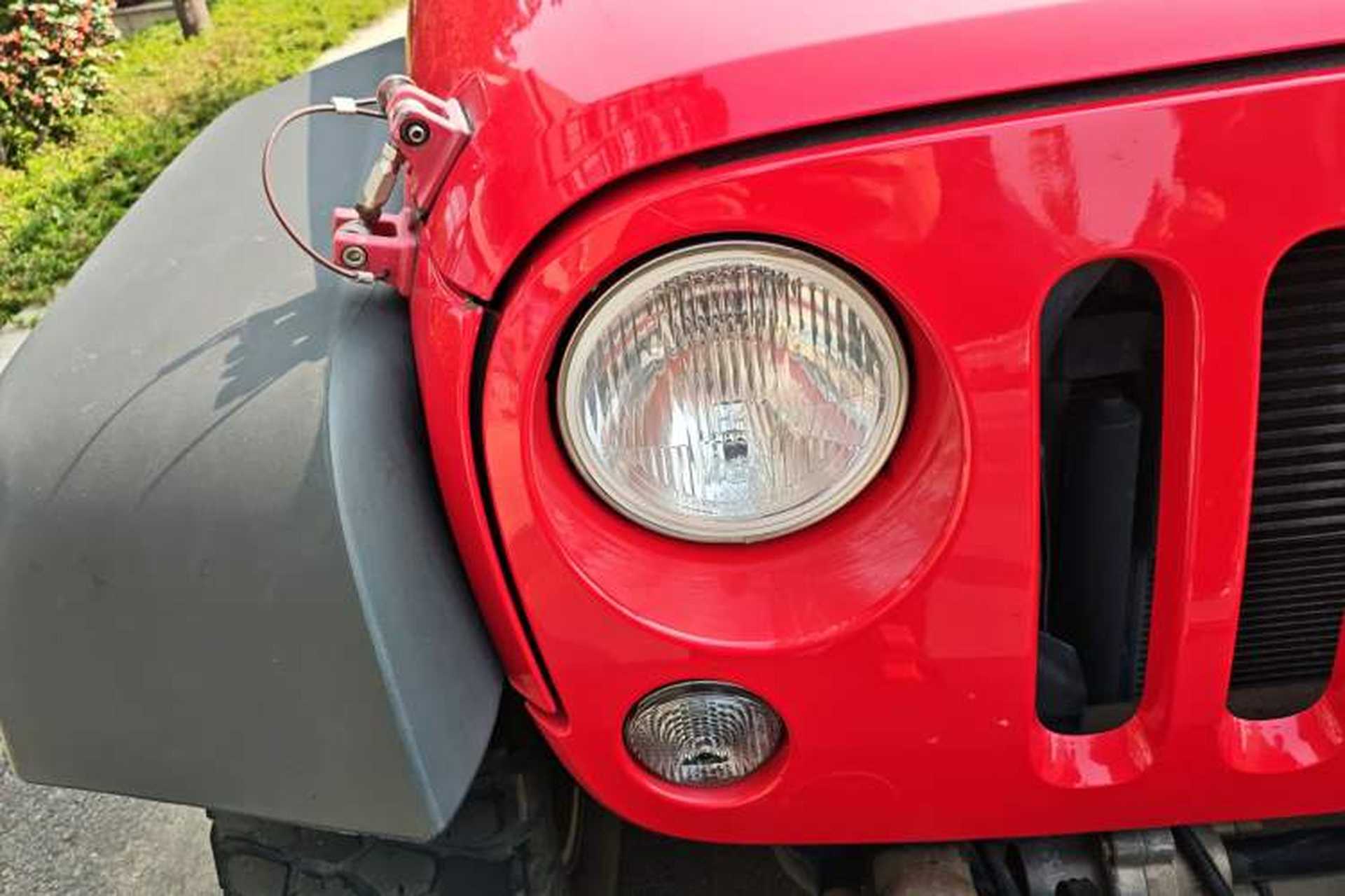 Used Jeep Wrangler 2017 3.6L Rubicon Four-Door Comfort Edition Right Front Headlight