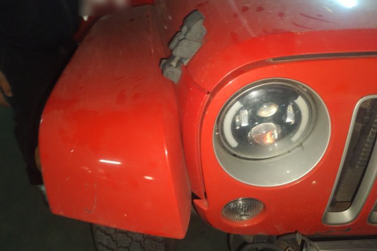 Used Jeep Wrangler 2017 3.0L Sahara Four-Door Comfort Edition Right Front Headlight