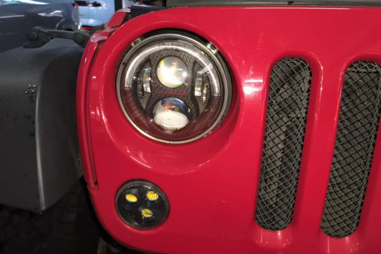 Used Jeep Wrangler 2017 3.6L Rubicon Four-Door Comfort Edition Right Front Headlight
