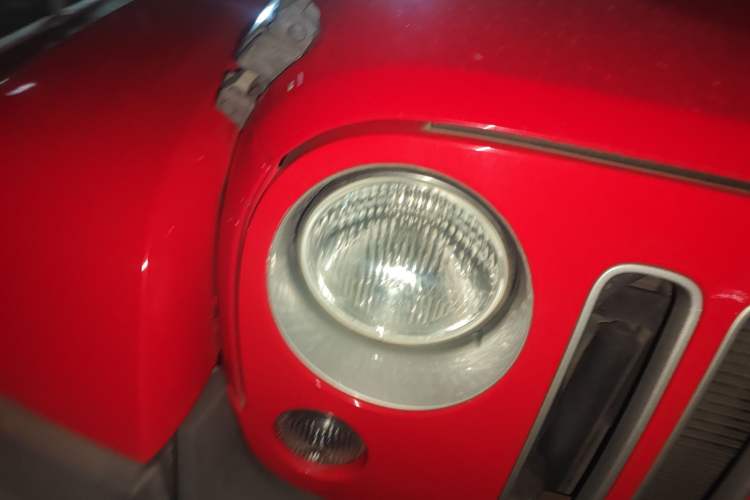 Used Jeep Wrangler 2017 3.0L Sahara Four-Door Comfort Edition Right Front Headlight
