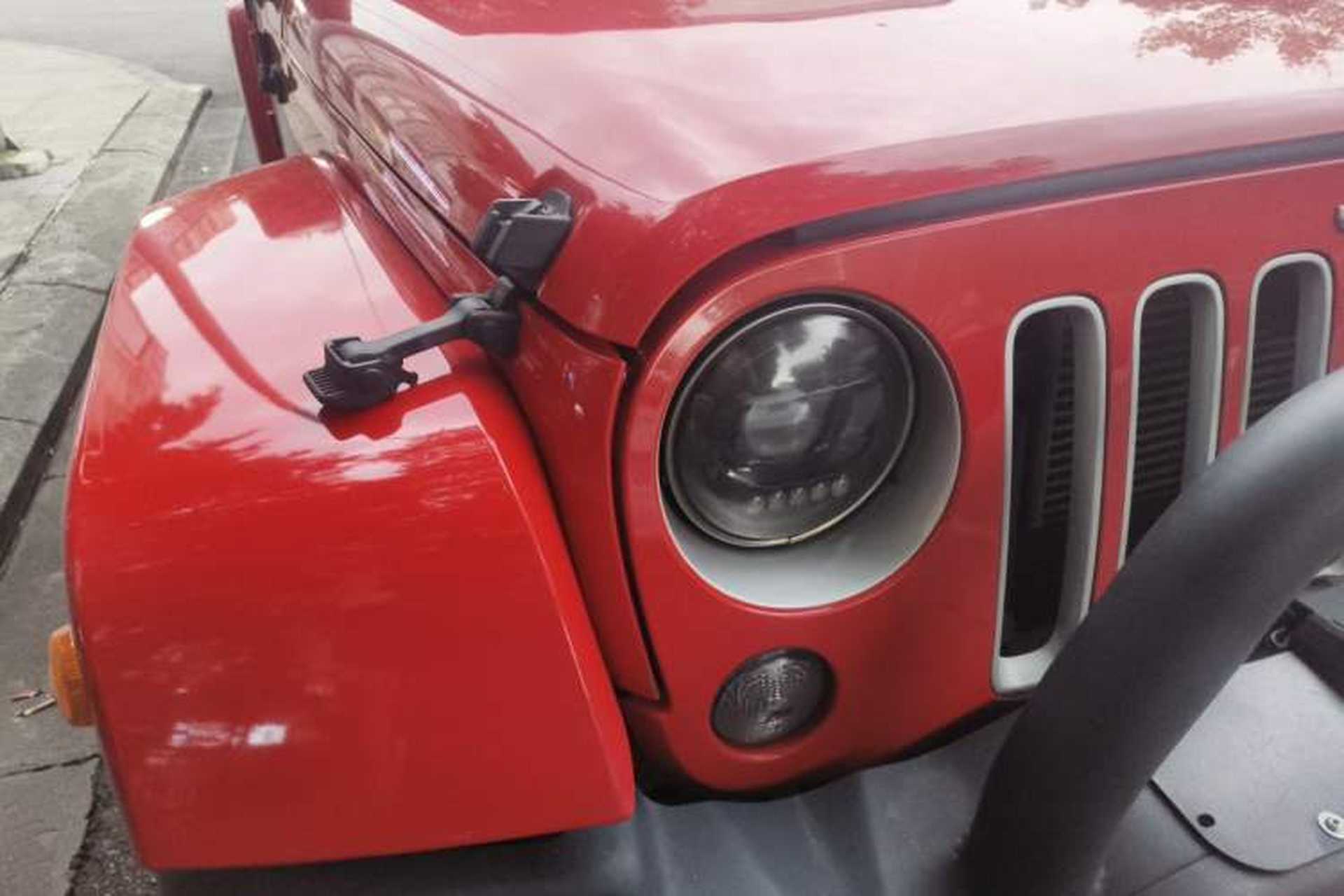 Used Jeep Wrangler 2017 3.0L Sahara Four-Door Comfort Edition Right Front Headlight