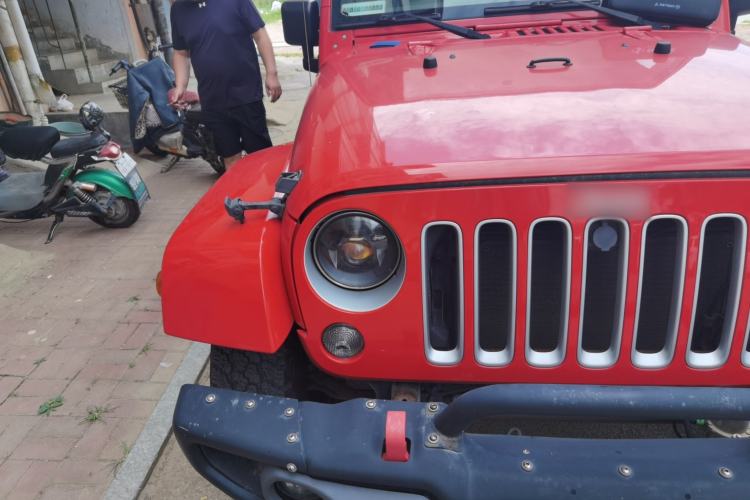 Used Jeep Wrangler 2017 3.0L Sahara Four-Door Comfort Edition Right Front Headlight