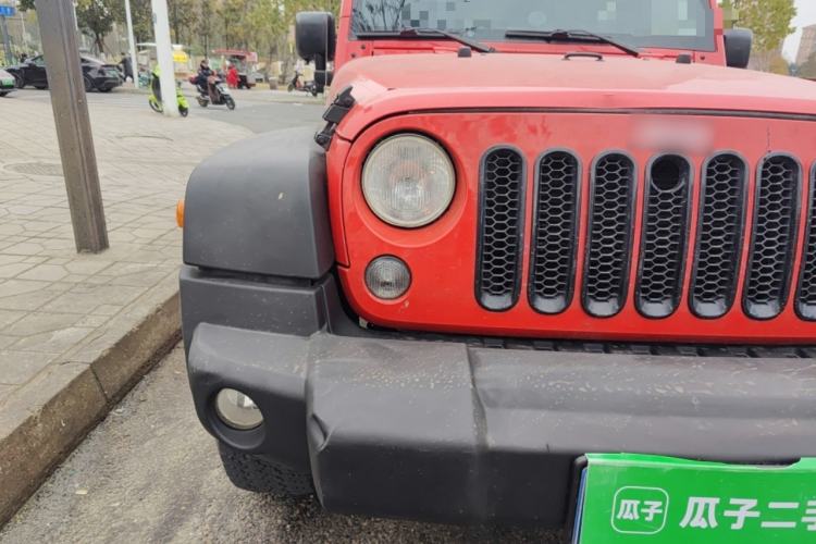 Used Jeep Wrangler 2017 3.6L Rubicon Four-Door Comfort Edition Right Front Headlight