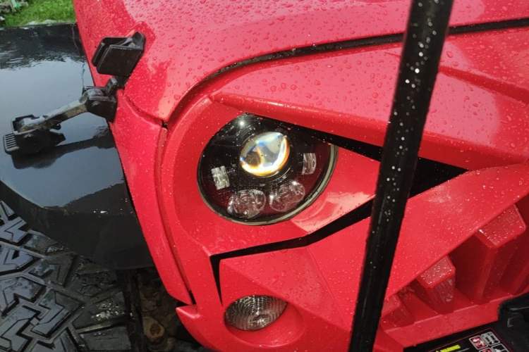 Used Jeep Wrangler 2017 3.0L Sahara Four-Door Comfort Edition Right Front Headlight