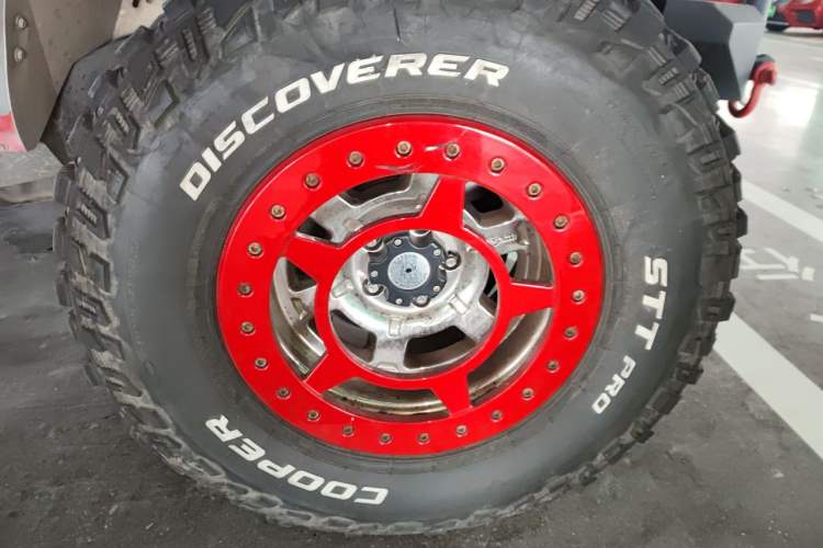 Used Jeep Wrangler 2017 3.6L Rubicon Four-Door Comfort Edition Right Front Wheel Hub