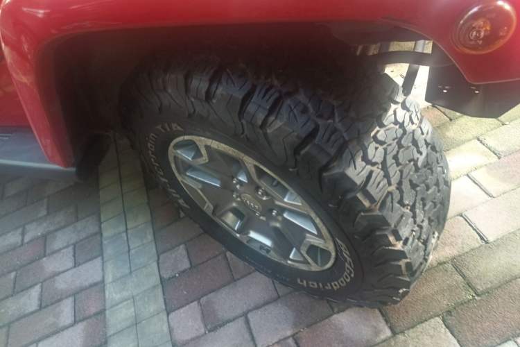 Used Jeep Wrangler 2017 3.0L Sahara Four-Door Comfort Edition Right Front Wheel Hub