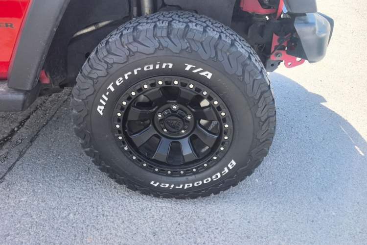 Used Jeep Wrangler 2017 3.6L Rubicon Two-Door Comfort Edition Right Front Wheel Hub