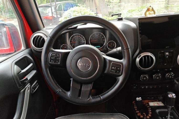 Used Jeep Wrangler 2017 3.0L Sahara Four-Door Comfort Edition Steering Wheel