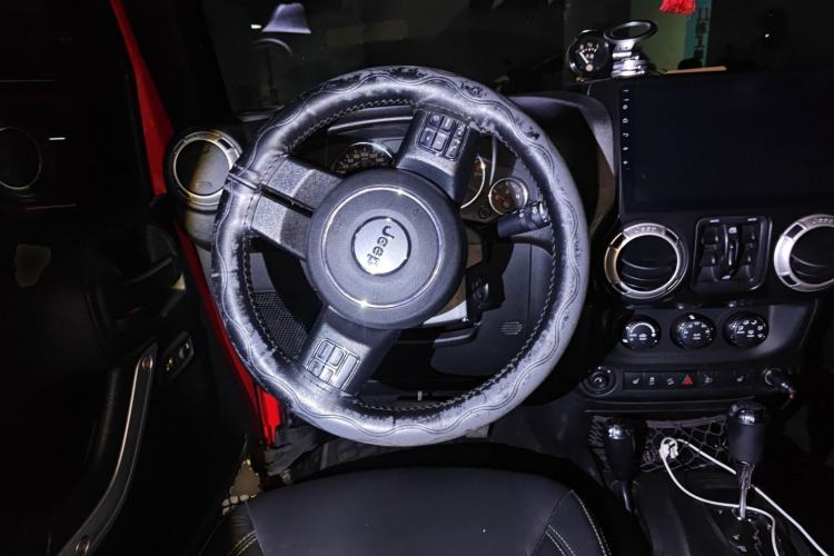 Used Jeep Wrangler 2017 3.0L Sahara Four-Door Comfort Edition Steering Wheel