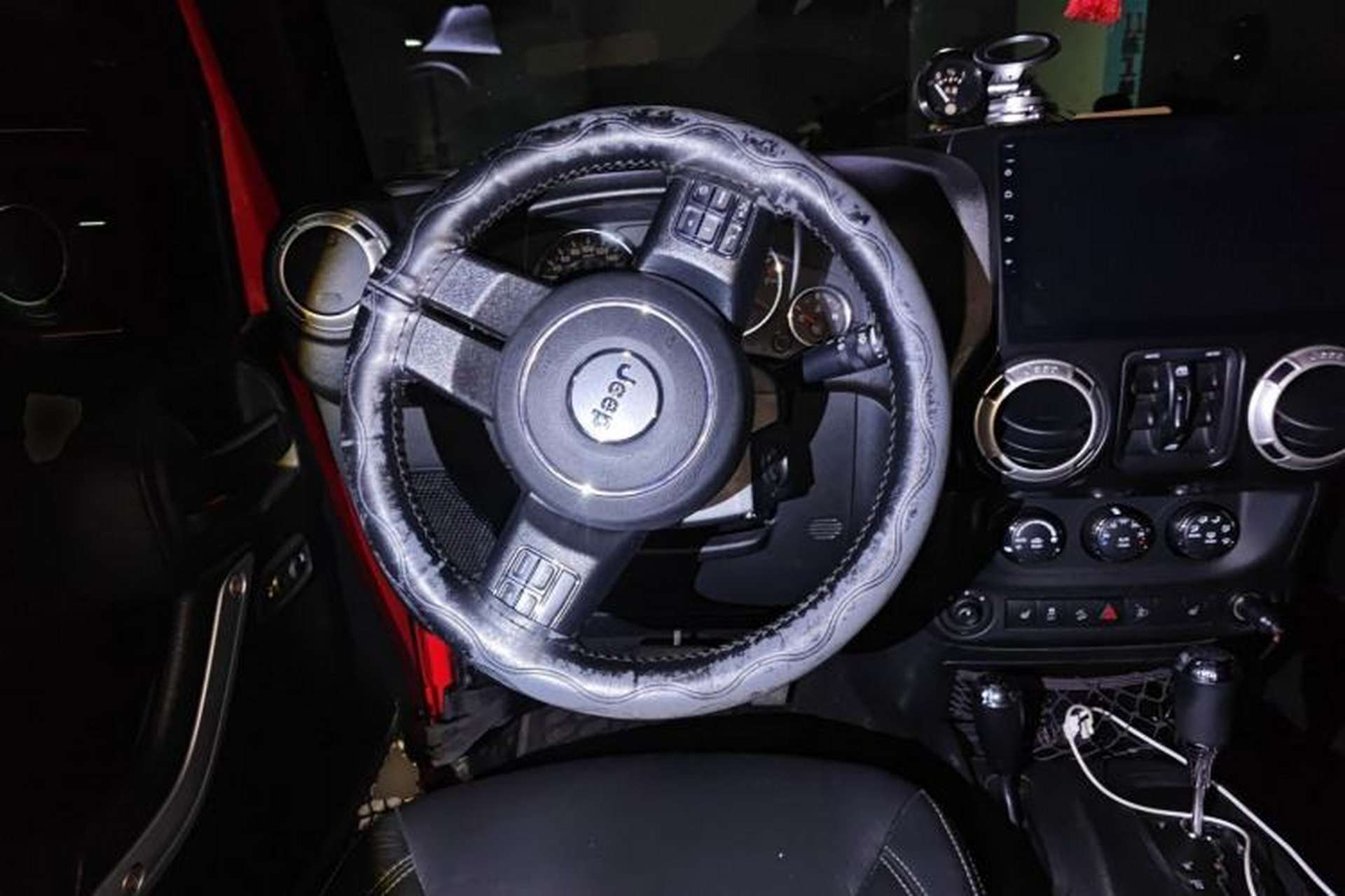 Used Jeep Wrangler 2017 3.0L Sahara Four-Door Comfort Edition Steering Wheel