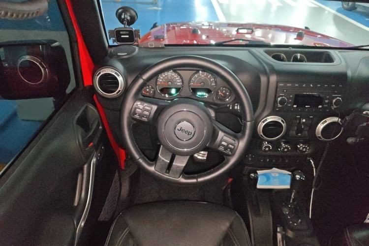 Used Jeep Wrangler 2017 3.0L Sahara Four-Door Comfort Edition Steering Wheel