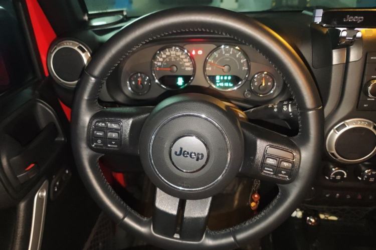 Used Jeep Wrangler 2017 3.6L Rubicon Four-Door Comfort Edition Steering Wheel