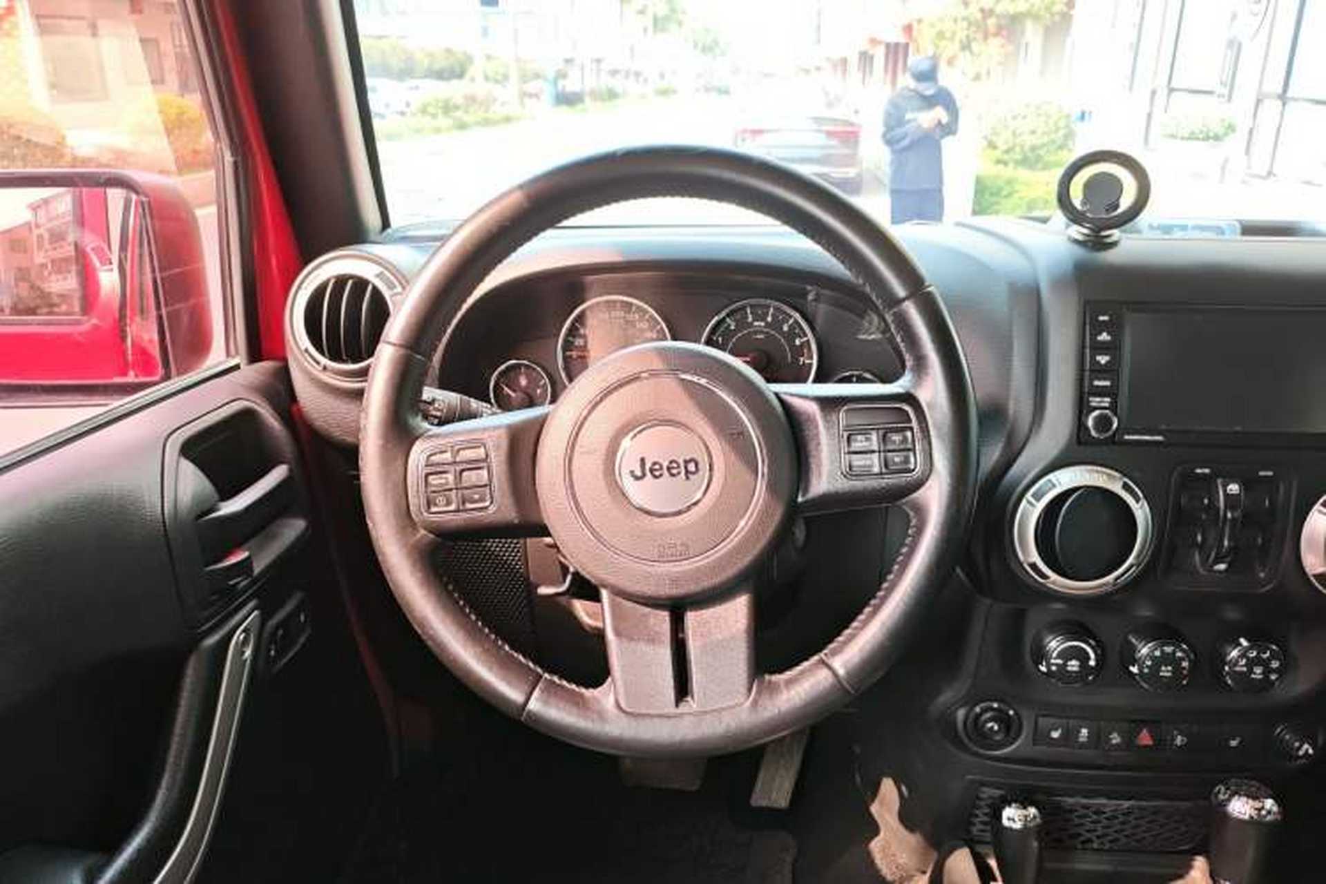Used Jeep Wrangler 2017 3.6L Rubicon Four-Door Comfort Edition Steering Wheel