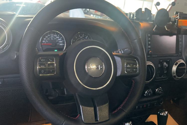 Used Jeep Wrangler 2017 3.6L Rubicon Four-Door Comfort Edition Steering Wheel