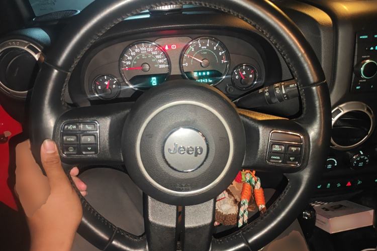 Used Jeep Wrangler 2017 3.0L Sahara Four-Door Comfort Edition Steering Wheel