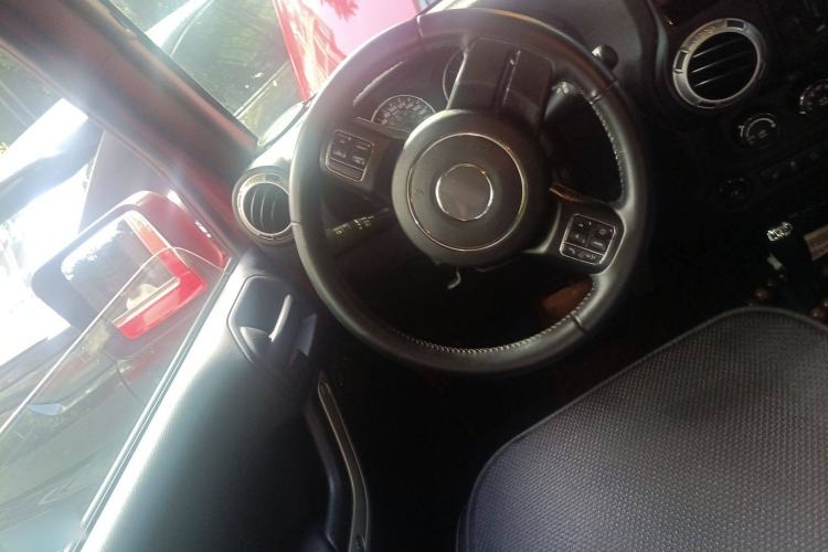 Used Jeep Wrangler 2017 3.0L Sahara Four-Door Comfort Edition Steering Wheel