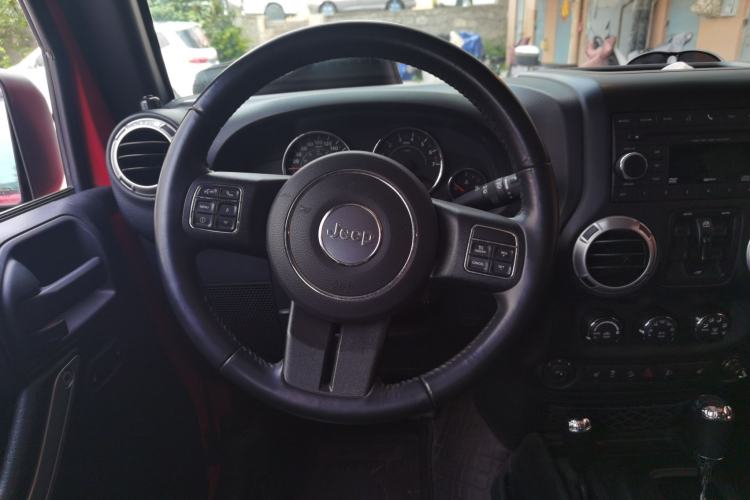 Used Jeep Wrangler 2017 3.0L Sahara Four-Door Comfort Edition Steering Wheel